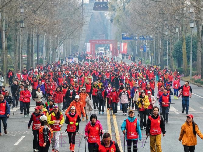 体育总局举办秋季登高活动